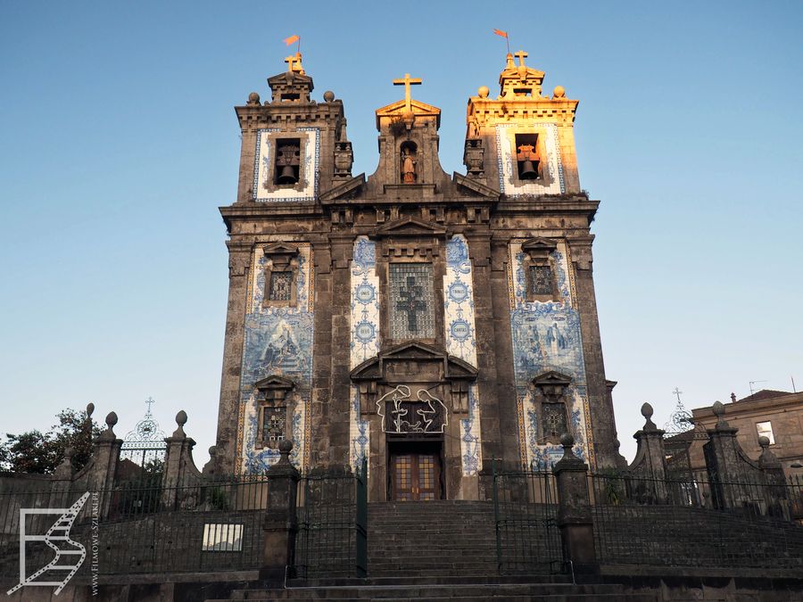 Kościół św. Ildefonsa w Porto to kolejny przykład fasady z azulejos