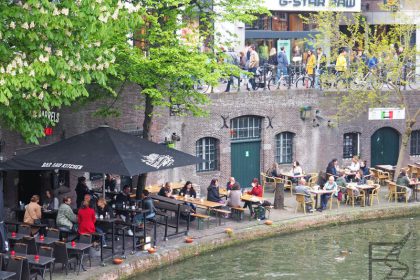 Utrecht, knajpki nad kanałem
