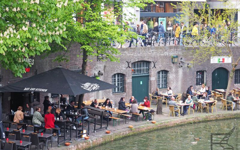 Utrecht, knajpki nad kanałem