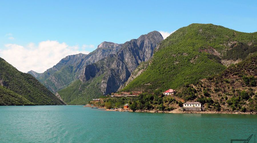 Jezioro Koman, Albania