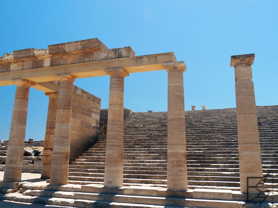 Akropol w Lindos jest jednym z najbardziej znanych zabytków wyspy Rodos