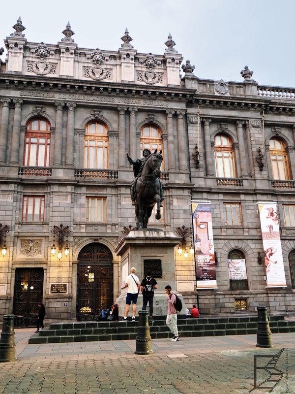 Narodowe Muzeum Sztuk (Museo Nacional De Arte (MUNAL)), było też w Bondzie