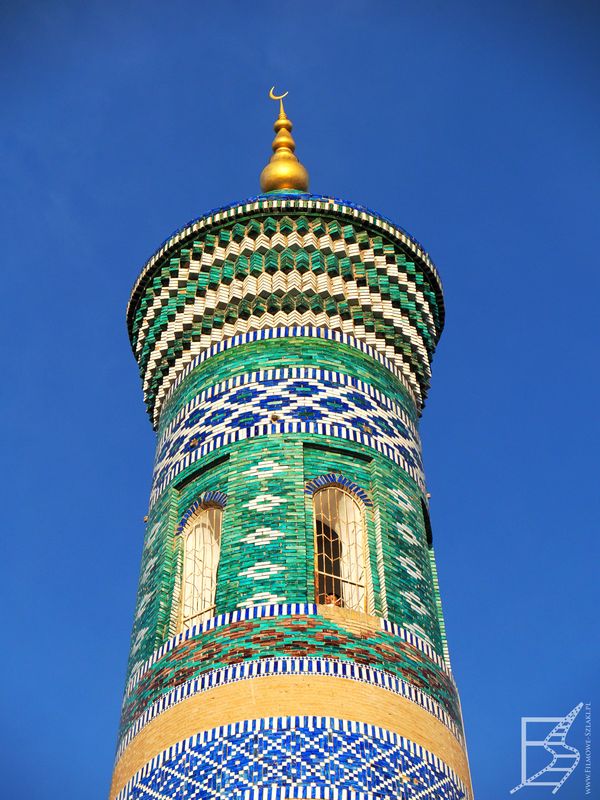 Pięknie zdobiony minaret Islam-Khoja