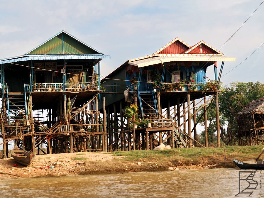 Pływająca wioska Kampong Khleang na jeziorze Tonle Sap