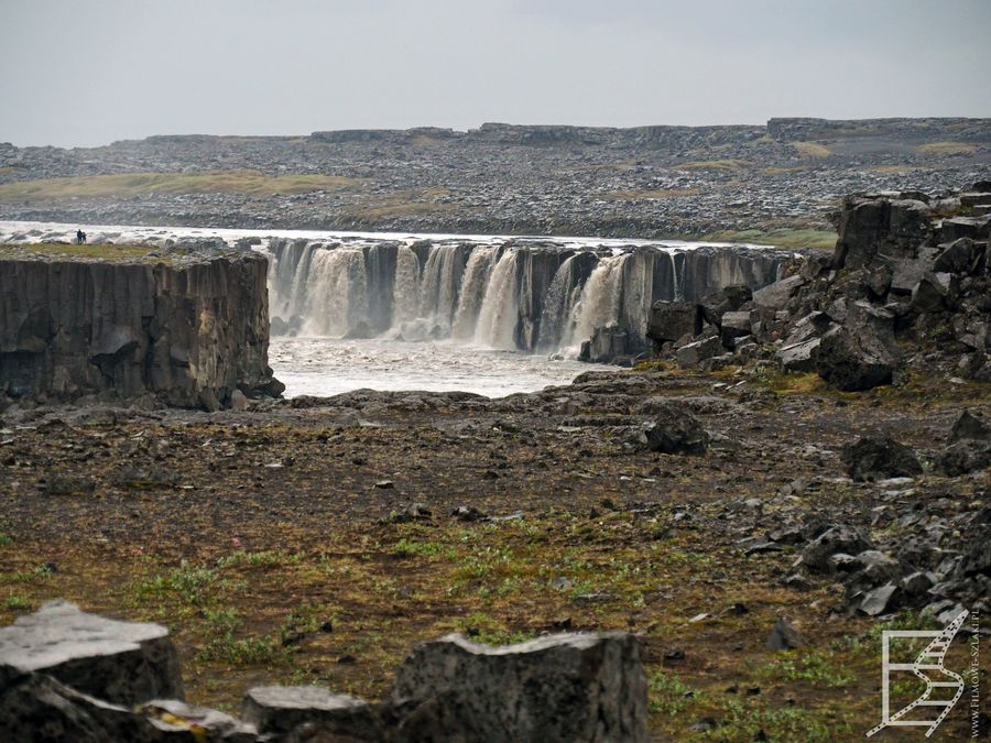 Wodospad Dettifoss z oddali