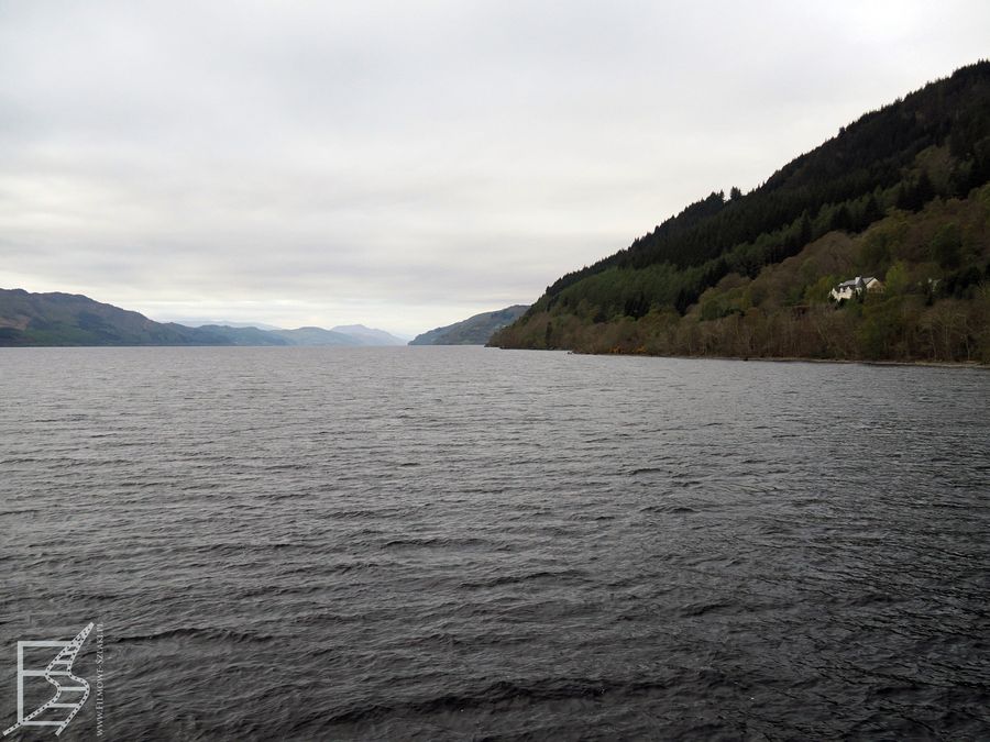 Jezioro Loch Ness ma dość ciemny kolor wody, więc to idealne miejsce do skrywania tajemnic