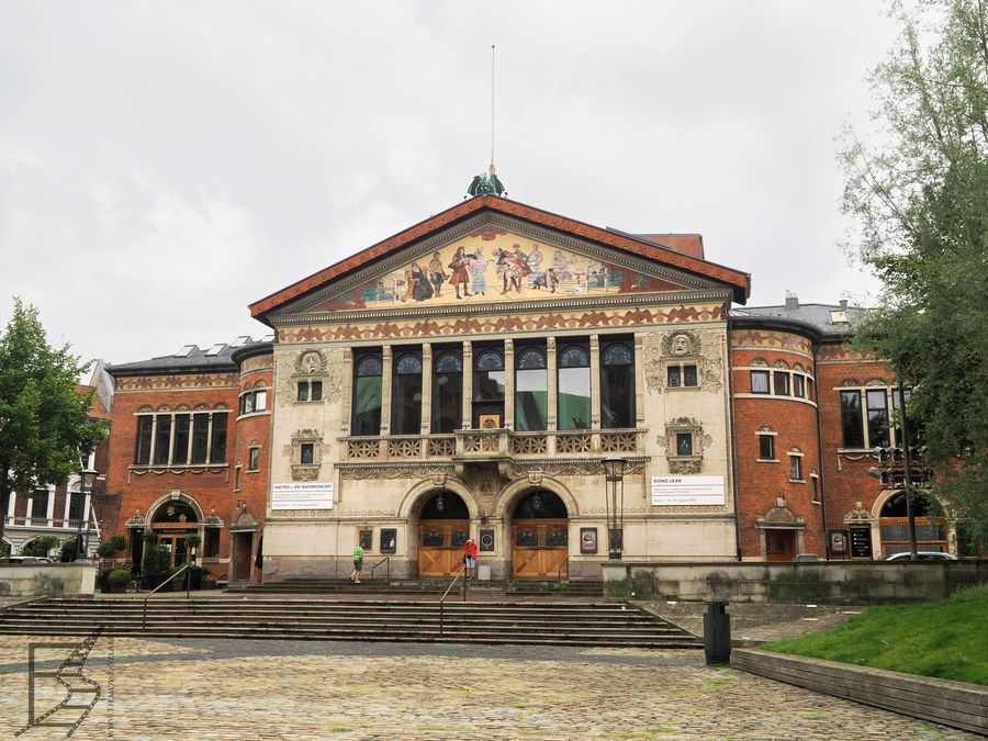 Teatr (Aarhus Theatre) powstał w 1900, a jego fasada zachwyca do dziś