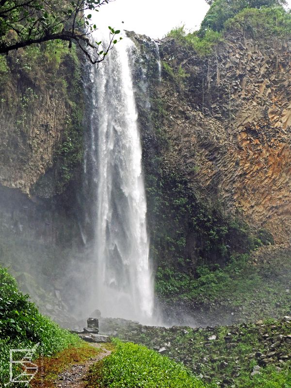 Wodospad El Manto de la Novia w okolicy Baños de Agua Santa