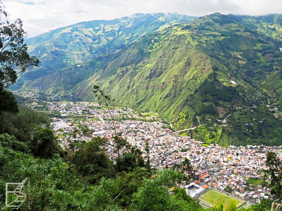 Widok na Baños de Agua Santa i Andy z punktu widokowego