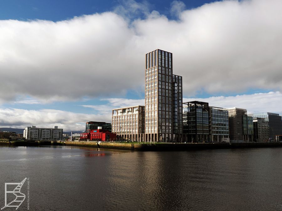 Nadbrzeże rzeki Liffey zamienia się w centrum z biurowcami (Dublin)