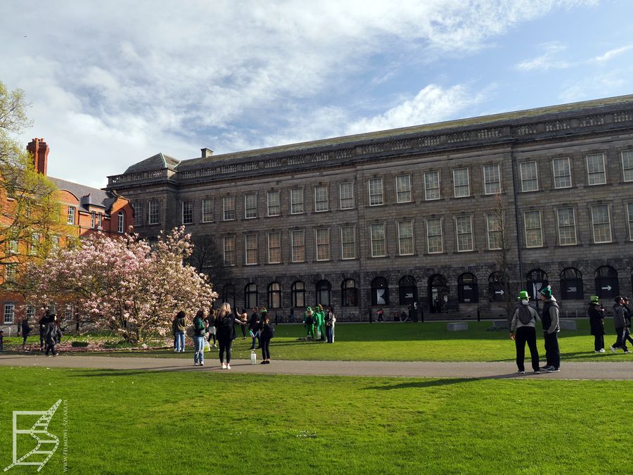 Plac Parlamentarny, Trinity College, Dublin