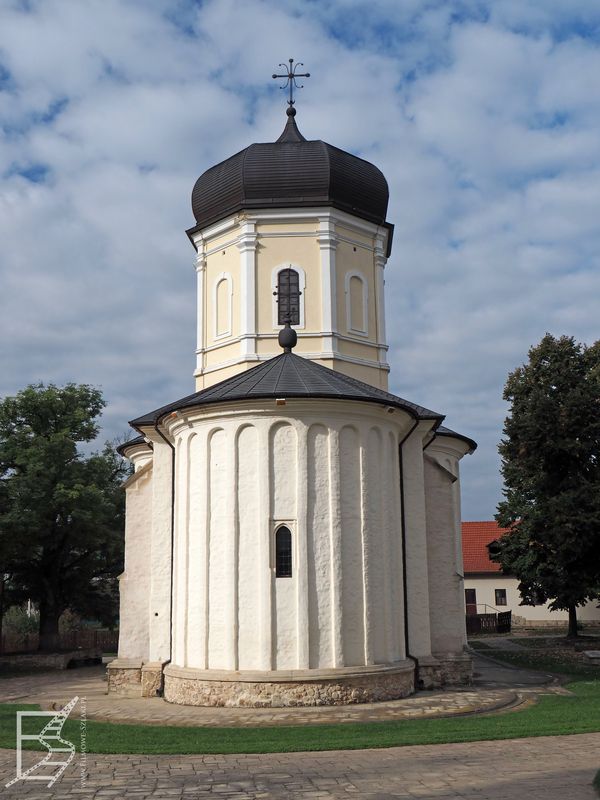 Cerkiew Zaśnięcia Matki Boskiej uchodzi za jeden z najważniejszych zabytków z okresu Hospodarstwa Mołdawskiego (obok zamku w Sorokach)