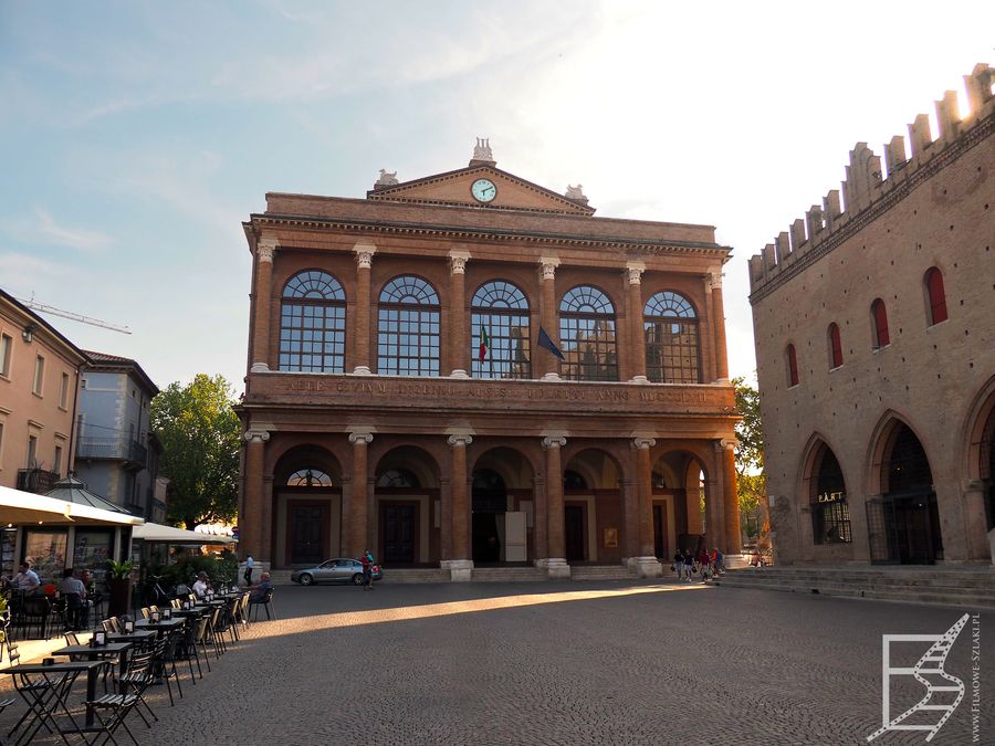 Teart Amintore Galli na placu Piazza Cavour